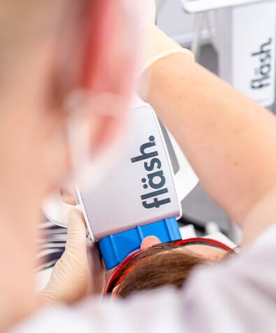 Zahnaufhellung und Bleaching mit Fläsh