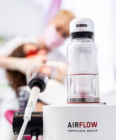Professionelle Zahnreinigung (PZR) mit Airflow