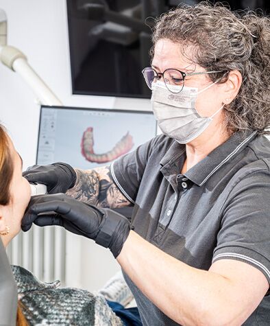 Intraoralscanner, digitale Erfassung Ihrer Zähne, Zahnarztpraxis Sporer